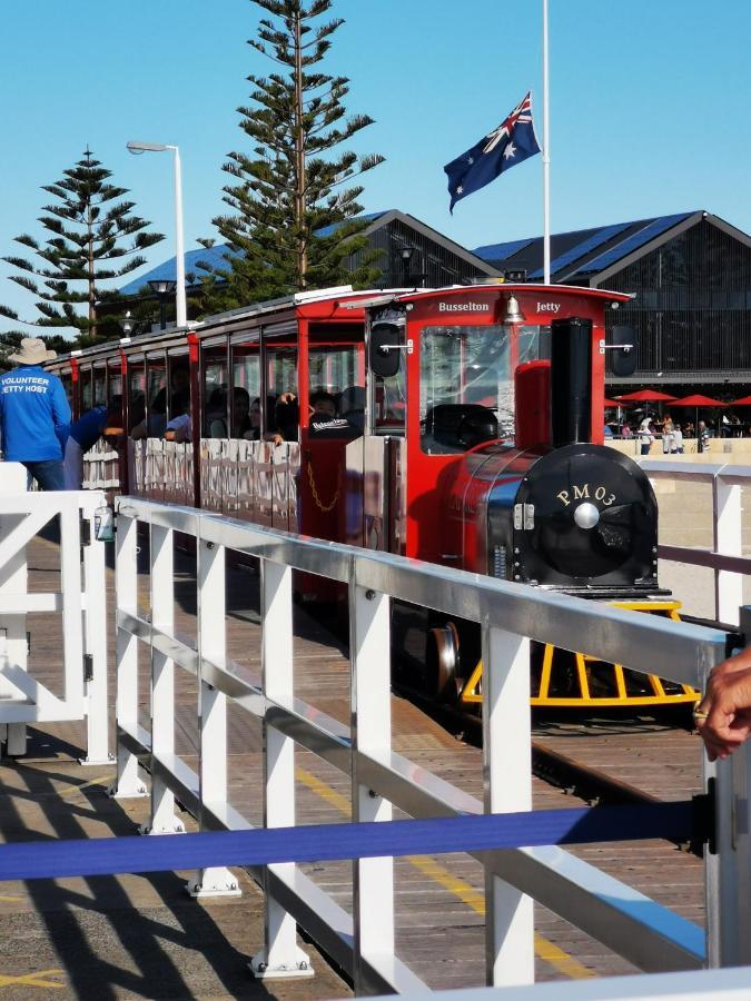 Busselton Jetty Chalets מראה חיצוני תמונה